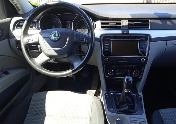 Skoda Superb cena 23800 przebieg: 477000, rok produkcji 2013 z Pyrzyce małe 67